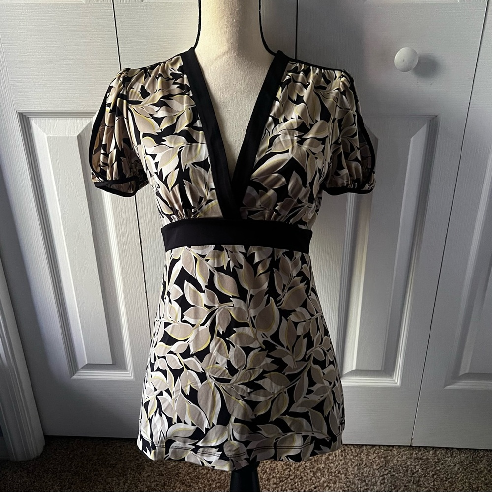 BCBGMaxAzria Cream Patterned Blouse Size Small